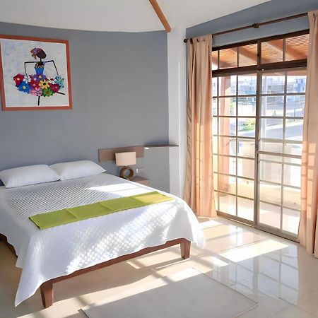 Hotel Manta Beach Madrigal Kültér fotó