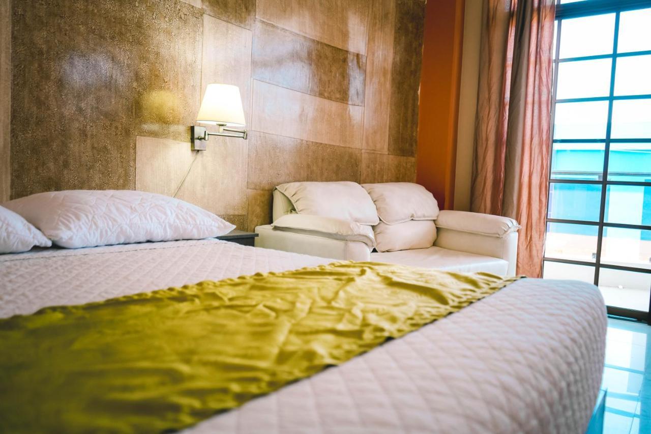 Hotel Manta Beach Madrigal Kültér fotó