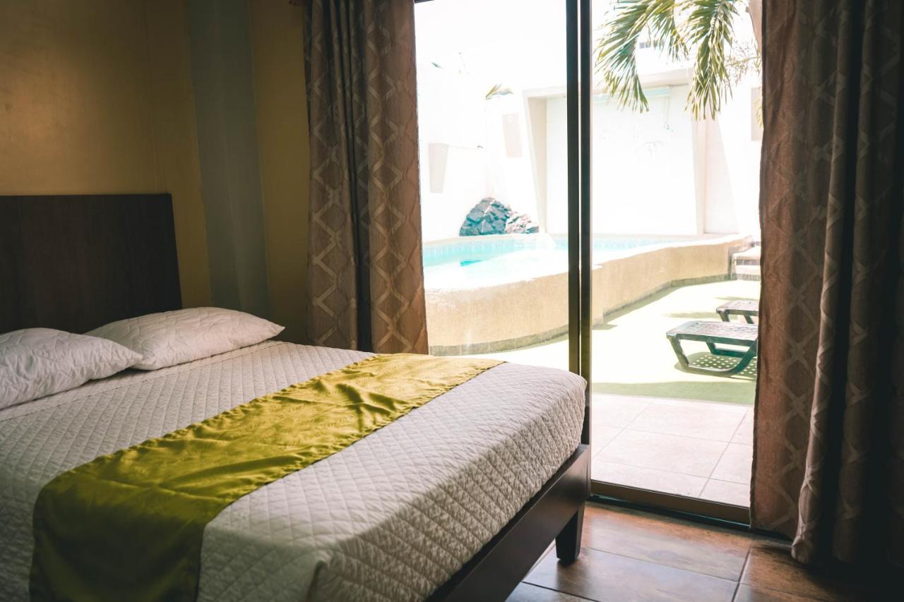 Hotel Manta Beach Madrigal Kültér fotó
