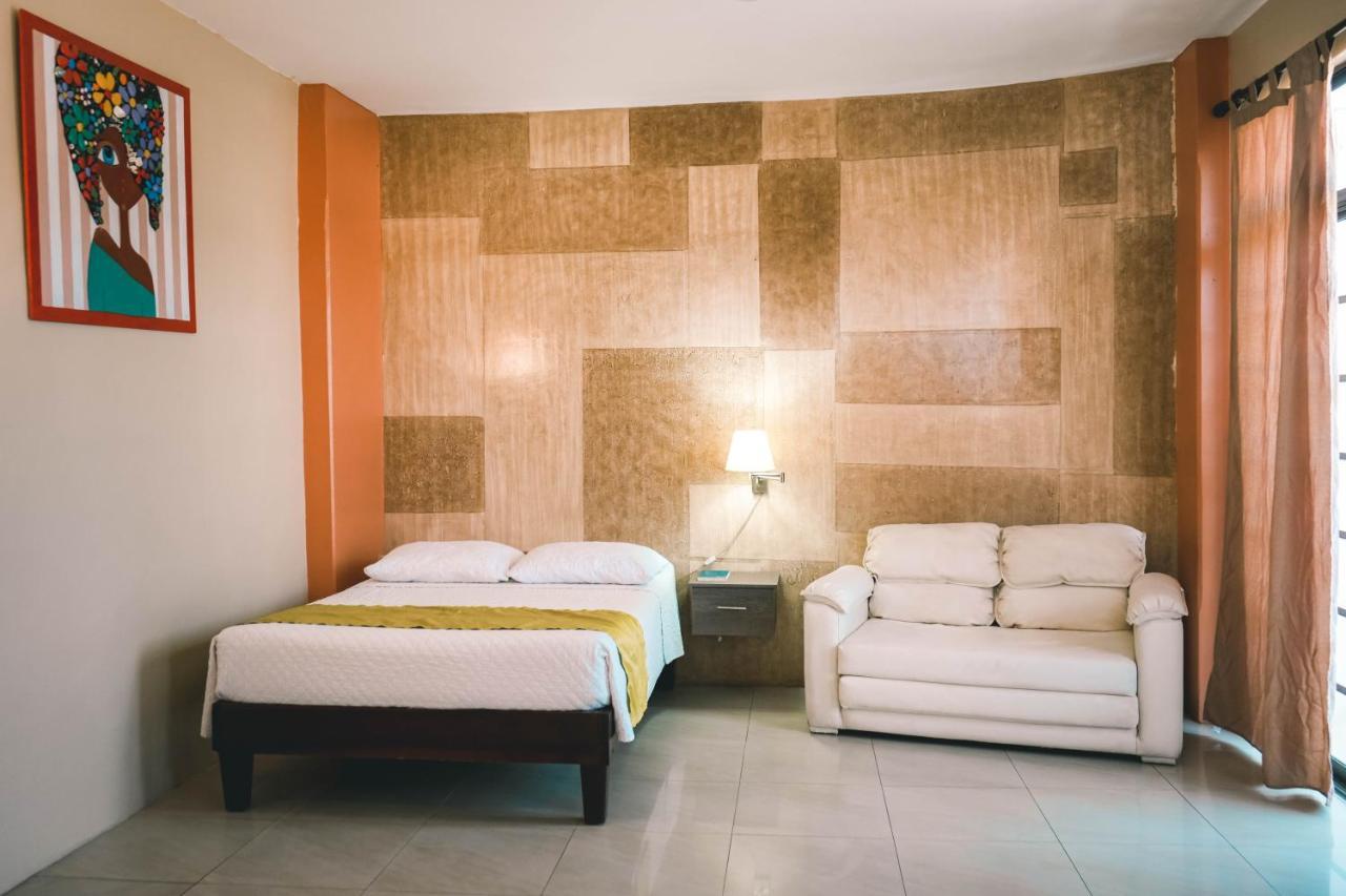 Hotel Manta Beach Madrigal Kültér fotó