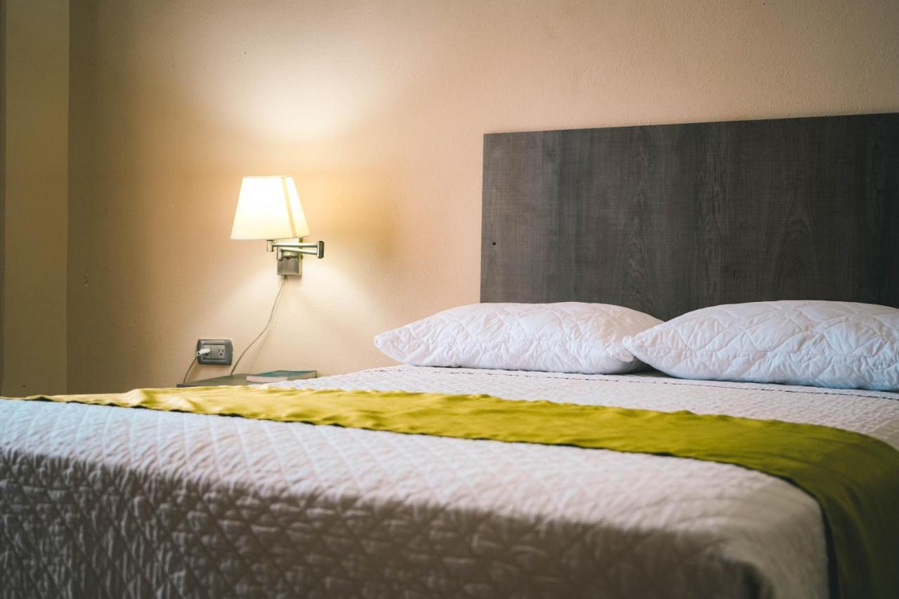 Hotel Manta Beach Madrigal Kültér fotó
