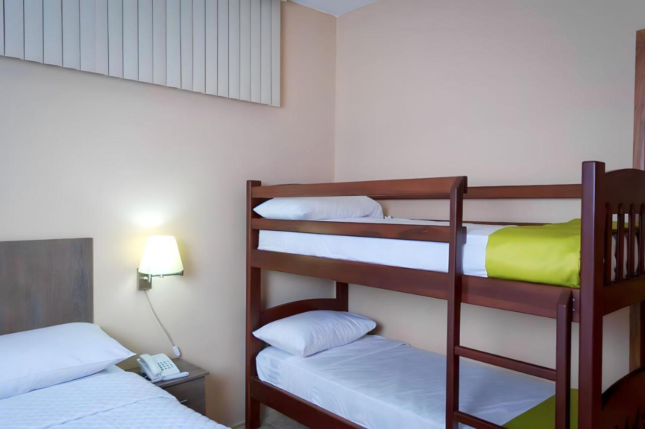 Hotel Manta Beach Madrigal Kültér fotó