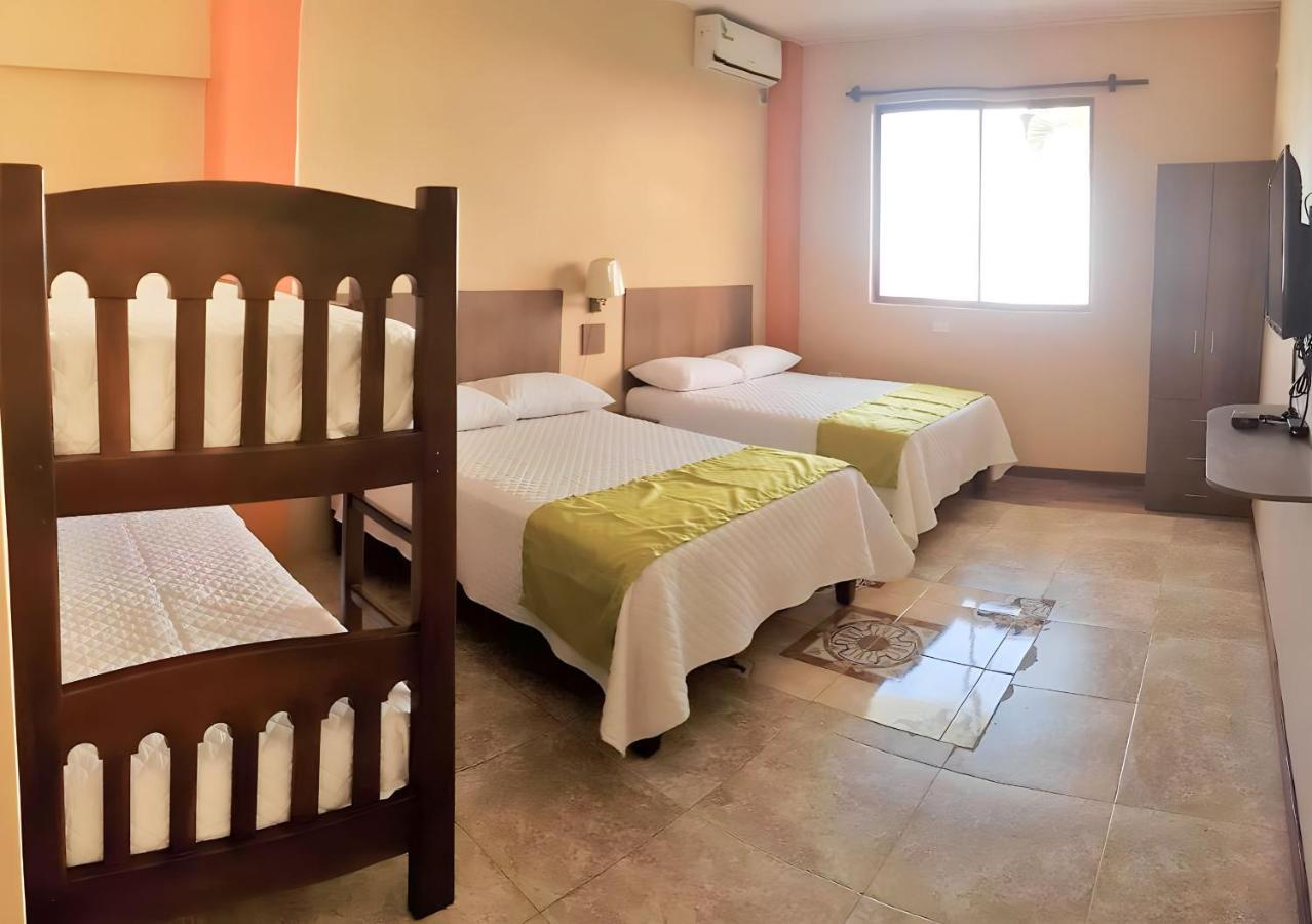 Hotel Manta Beach Madrigal Kültér fotó