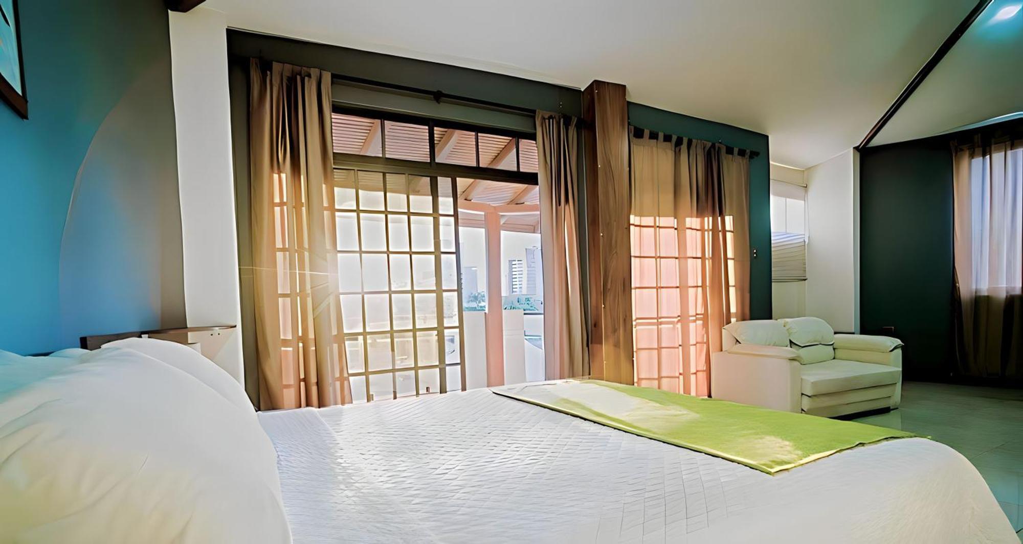 Hotel Manta Beach Madrigal Kültér fotó