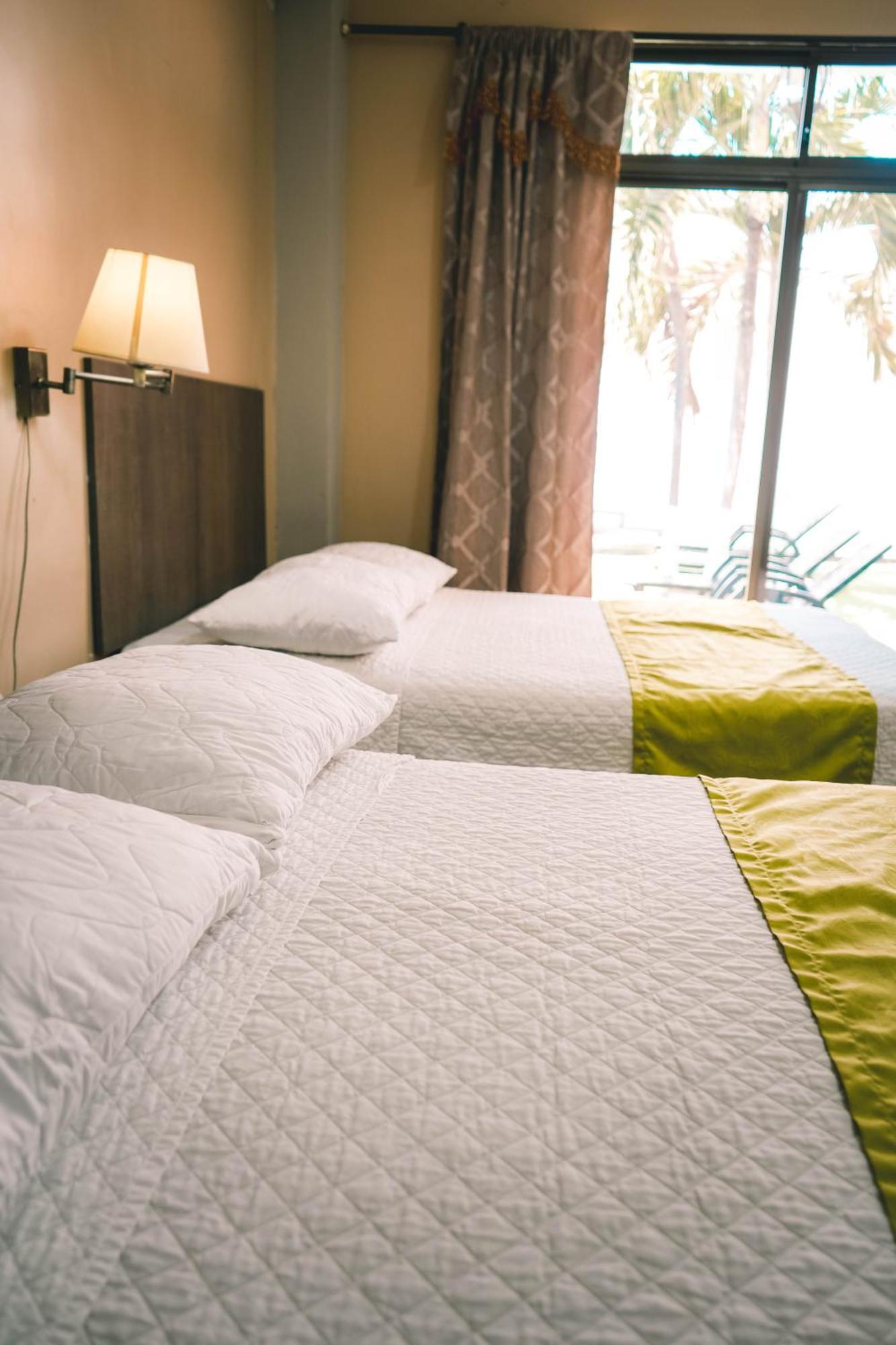 Hotel Manta Beach Madrigal Kültér fotó